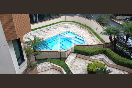 Apartamento para alugar com 185m², 3 quartos e 3 vagas Apartamento para alugar com 185m², 3 quartos e 3 vagasÁrea comum - Piscina