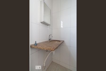 Banheiro de casa para alugar com 2 quartos, 60m² em Vila Bela, São Paulo