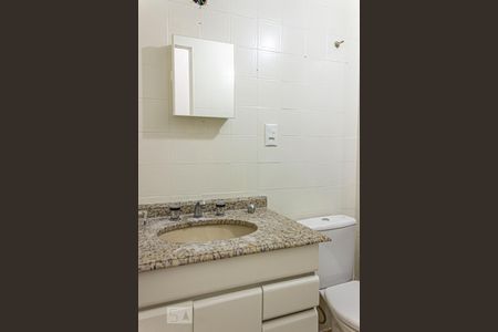 Banheiro de apartamento à venda com 2 quartos, 75m² em Vila Suzana, São Paulo