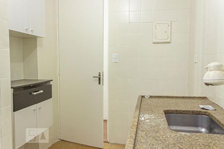 Cozinha de apartamento à venda com 2 quartos, 75m² em Vila Suzana, São Paulo