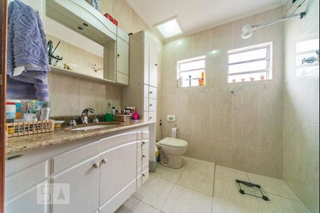 Banheiro  de casa à venda com 3 quartos, 280m² em Vila Humaitá, Santo André
