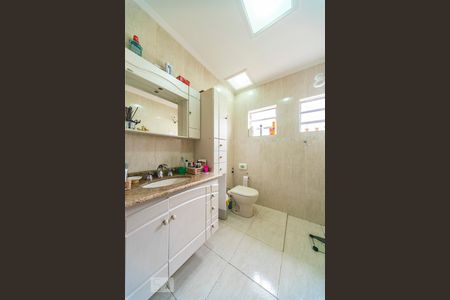 Banheiro  de casa à venda com 3 quartos, 280m² em Vila Humaitá, Santo André