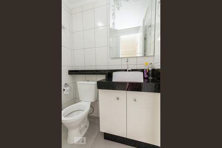 Banheiro  de apartamento para alugar com 1 quarto, 25m² em Vila Campanela, São Paulo