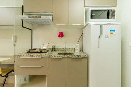 Cozinha de kitnet/studio para alugar com 1 quarto, 28m² em Liberdade, São Paulo