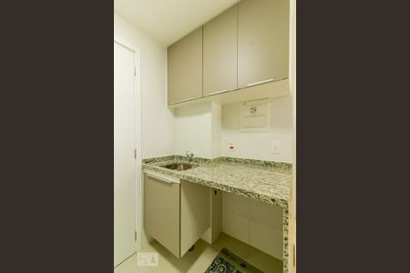 Cozinha de kitnet/studio para alugar com 1 quarto, 28m² em Liberdade, São Paulo