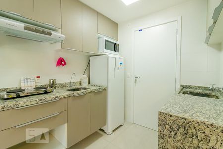 Cozinha de kitnet/studio para alugar com 1 quarto, 28m² em Liberdade, São Paulo