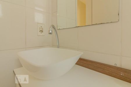 Banheiro  de apartamento para alugar com 2 quartos, 48m² em Parque Erasmo Assunção, Santo André