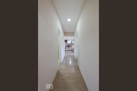 Corredor de apartamento para alugar com 2 quartos, 65m² em Jardim Botânico, Porto Alegre