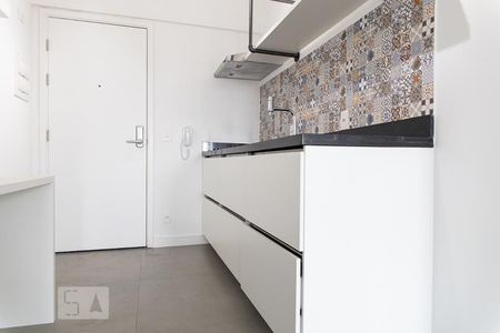 Cozinha de kitnet/studio para alugar com 1 quarto, 28m² em República, São Paulo