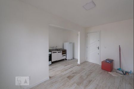 Sala de apartamento para alugar com 2 quartos, 45m² em Coqueiros, Florianópolis