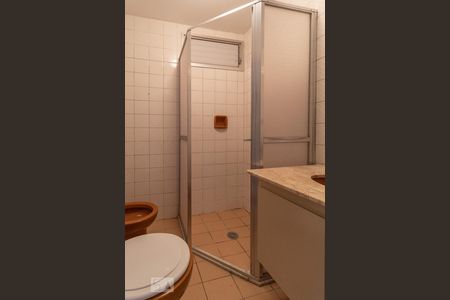 Banheiro de apartamento à venda com 2 quartos, 56m² em Vila Yara, Osasco
