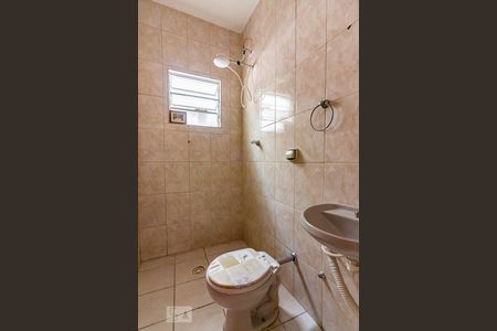 Banheiro de kitnet/studio para alugar com 1 quarto, 20m² em Ferreira, São Paulo