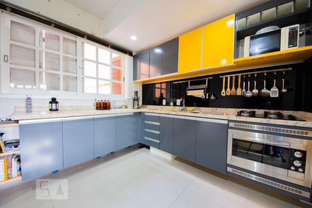 Sala/Cozinha de apartamento à venda com 1 quarto, 40m² em Chácara das Pedras, Porto Alegre