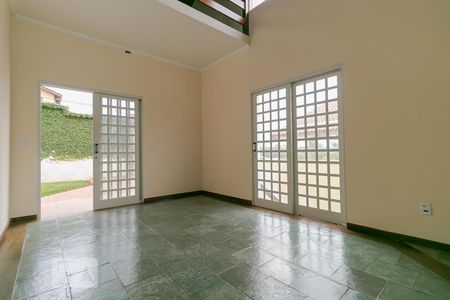 Sala de casa de condomínio à venda com 5 quartos, 117m² em Sítios de Recreio Gramado, Campinas