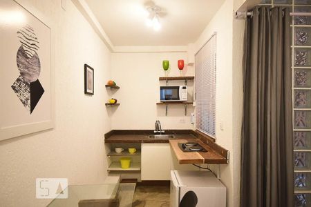 Cozinha de apartamento para alugar com 1 quarto, 27m² em Real Parque, São Paulo