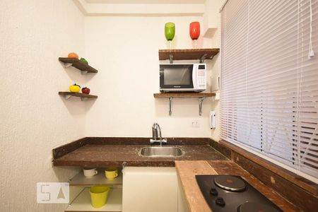 Cozinha de apartamento para alugar com 1 quarto, 27m² em Real Parque, São Paulo