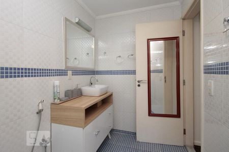 Banheiro de apartamento à venda com 2 quartos, 82m² em Vila Buarque, São Paulo