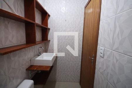 Banheiro de casa à venda com 1 quarto, 56m² em Olaria, Canoas