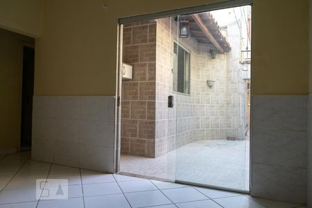 Sala de casa para alugar com 2 quartos, 55m² em Vila da Penha, Rio de Janeiro