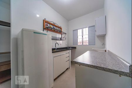 Cozinha e Área de Serviço de kitnet/studio para alugar com 1 quarto, 18m² em Vila Linda, Santo André