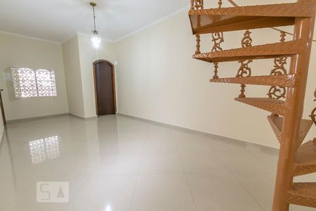 sala de casa para alugar com 3 quartos, 240m² em Parque São Domingos, São Paulo