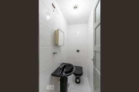 Banheiro de apartamento à venda com 2 quartos, 68m² em Bom Jesus, Porto Alegre