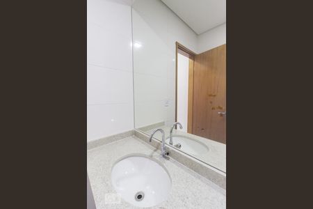 Banheiro de casa de condomínio para alugar com 2 quartos, 60m² em Imirim, São Paulo