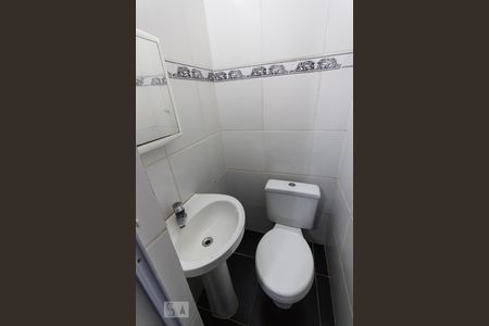 Lavabo (1º andar) de casa para alugar com 2 quartos, 80m² em Curicica, Rio de Janeiro