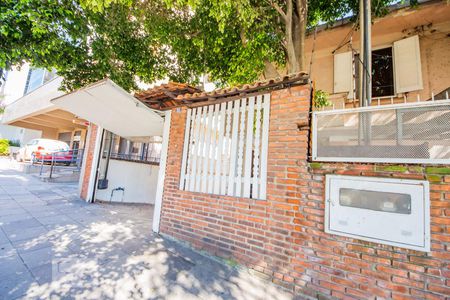 Fachada da Casa  de casa para alugar com 5 quartos, 250m² em São João, Porto Alegre