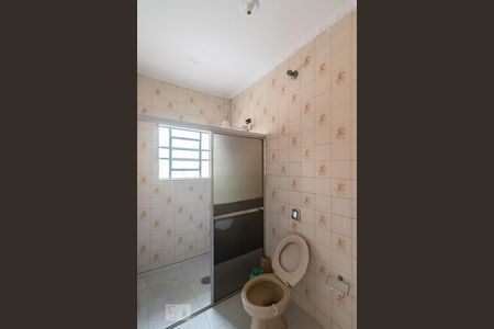 Banheiro de casa para alugar com 2 quartos, 80m² em Vila Talarico, São Paulo