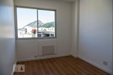 Suíte de apartamento à venda com 2 quartos, 80m² em Leme, Rio de Janeiro
