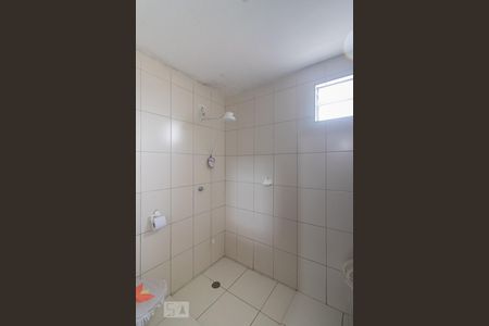 Banheiro de casa para alugar com 2 quartos, 30m² em Jardim Hercilia, São Paulo