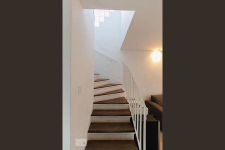 Acesso a escada de casa à venda com 2 quartos, 110m² em Jabaquara, São Paulo