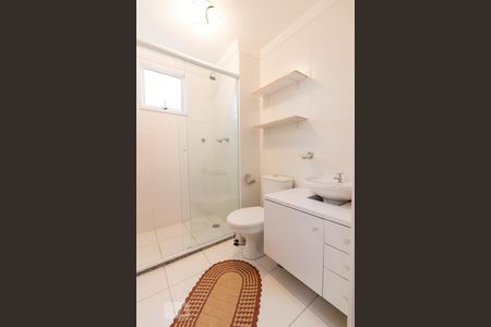 Banheiro de apartamento para alugar com 2 quartos, 44m² em Jardim Las Vegas, Guarulhos