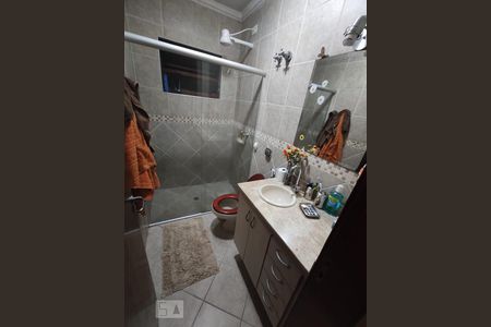 Banheiro de casa à venda com 4 quartos, 192m² em Vila Firmiano Pinto, São Paulo