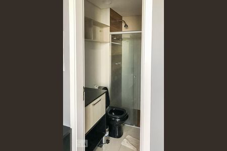 Banheiro de kitnet/studio para alugar com 1 quarto, 27m² em Bethaville I, Barueri