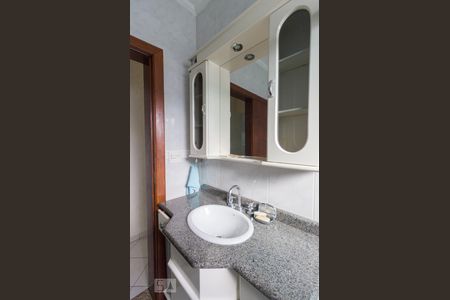 Banheiro de casa à venda com 2 quartos, 97m² em Vila Mangalot, São Paulo