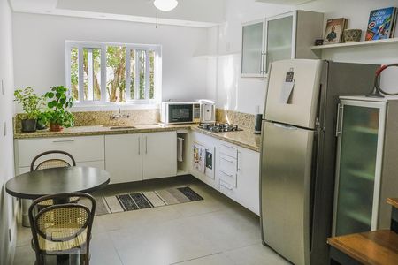 Cozinha de apartamento à venda com 1 quarto, 77m² em Rio Branco, Porto Alegre