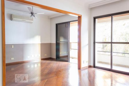 Sala de apartamento para alugar com 3 quartos, 140m² em Real Parque, São Paulo