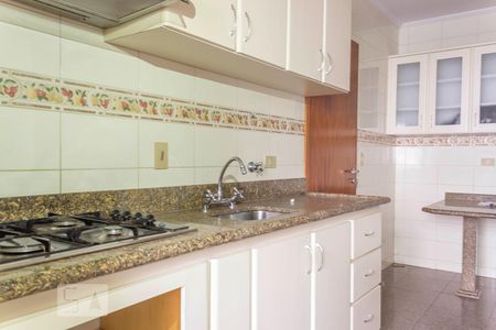 Cozinha de apartamento para alugar com 3 quartos, 140m² em Real Parque, São Paulo