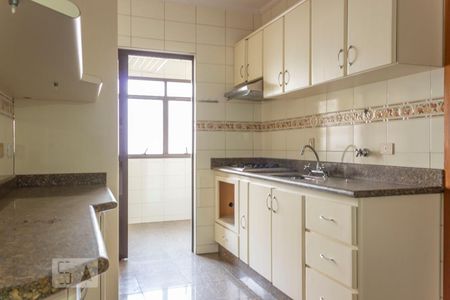 Cozinha de apartamento para alugar com 3 quartos, 140m² em Real Parque, São Paulo