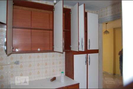 Cozinha de casa para alugar com 1 quarto, 50m² em Cidade Domitila, São Paulo