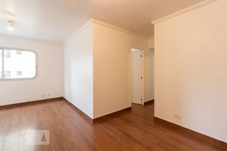 Sala de apartamento para alugar com 3 quartos, 75m² em Moema, São Paulo