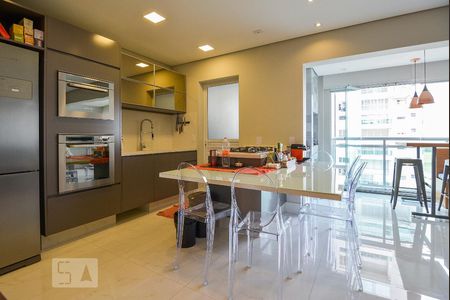 Apartamento à venda com 98m², 2 quartos e 2 vagas Apartamento à venda com 98m², 2 quartos e 2 vagasCozinha