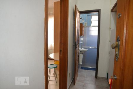 Corredor de kitnet/studio para alugar com 1 quarto, 27m² em Copacabana, Rio de Janeiro