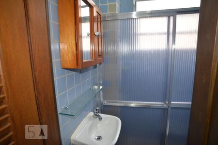 Banheiro de kitnet/studio para alugar com 1 quarto, 27m² em Copacabana, Rio de Janeiro