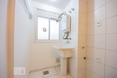 Banheiro  de apartamento à venda com 1 quarto, 65m² em São Geraldo, Porto Alegre
