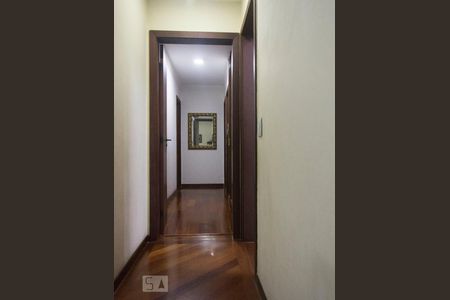 Corredor quartos de apartamento à venda com 4 quartos, 158m² em Vila Suzana, São Paulo