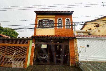 Casa para alugar com 250m², 3 quartos e 2 vagas Casa para alugar com 250m², 3 quartos e 2 vagasFachada