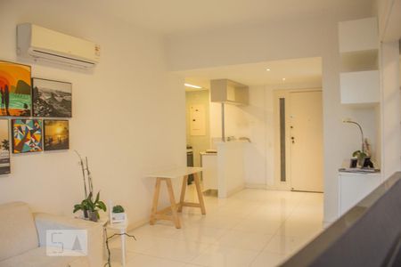 Sala de kitnet/studio para alugar com 1 quarto, 58m² em Barra da Tijuca, Rio de Janeiro